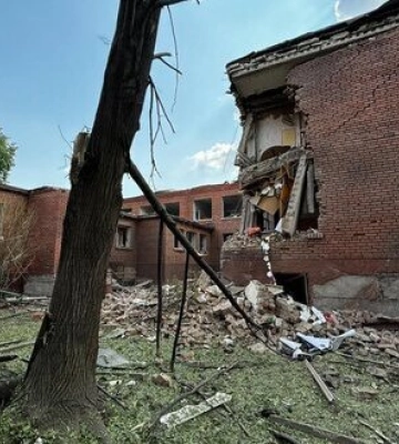 Рашисти вдарили по Покровську: Влучання в об’єкт соцінфраструктури, 5 осіб поранено. ФОТО