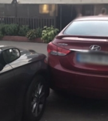 В Одесі п&#039;яна водійка наїхала на дівчину-підлітка та припарковані автомобілі
