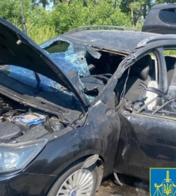 Росіяни атакували з дрона цивільний автомобіль на Сумщині, поранена жінка