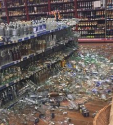 На Дніпропетровщині нетверезий чоловік розтрощив магазин з алкоголем 