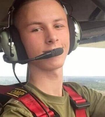 Курсант Харківського університету Повітряних Сил, який загинув під час тренувального польоту, був жителем Самбора Юрієм Капустенським. ФОТО