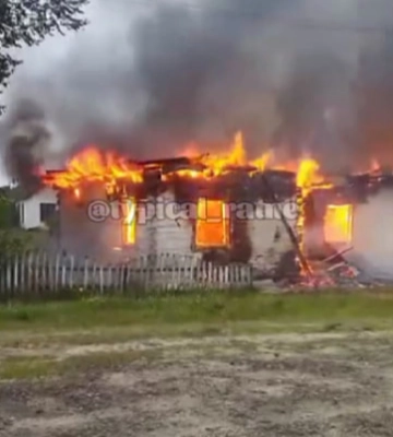 Вогонь охопив увесь дах: на Волині горіла будівля. Відео