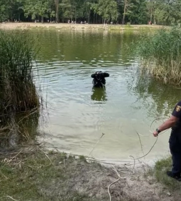 У Києві тіло потопельника дістати з водойми змогли лише водолази ДСНС