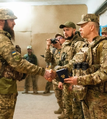 Черкащанин отримав нагрудний знак від Олександра Сирського