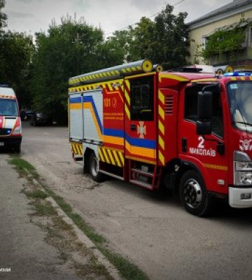 У Миколаєві вогнеборці ліквідували пожежу в житловому будинку та торговельних кіосків