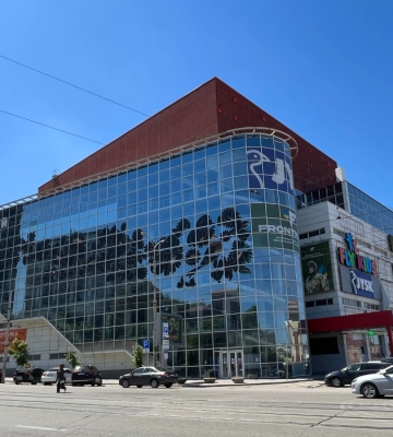 ПриватБанк виставив на аукціон один з найбільших ТЦ Дніпра - &quot;Приозерний&quot;