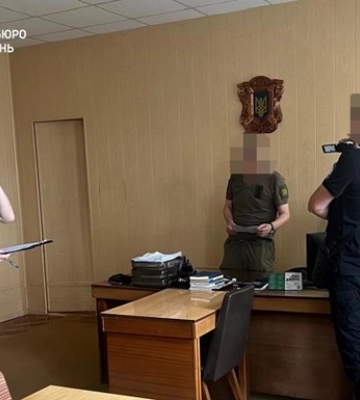 В Черкасской области начальник колонии угрожал оружием работнику СТО В Черкасской области начальник колонии угрожал оружием работнику СТО