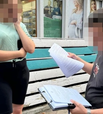 Викрито схему фіктивного батьківства для виїзду за кордон за $3500