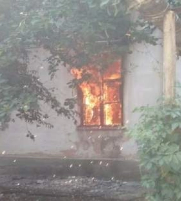 У Миколаєві невідомі окупували квартиру та влаштувавши пожежу