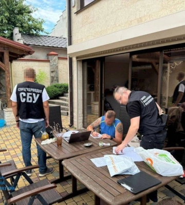 В організації схеми мільйонних розкрадань на закупівлі військового спорядження підозрюють двох посадовців Одеської міськради