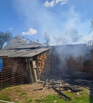 На Волині через коротке замикання горіла господарська споруда