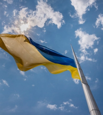 У Києві через прогнозовану негоду приспустили головний прапор України