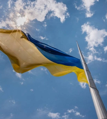 У Києві приспустили головний прапор України