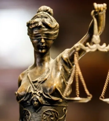Екссуддя з Криму отримала заочно 12 років позбавлення волі за державну зраду