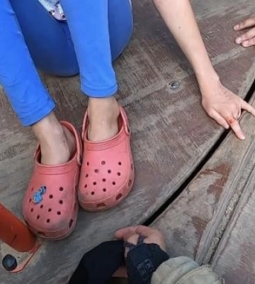 Рятувальники звільнили руку дівчинки з гойдалки (ВІДЕО)