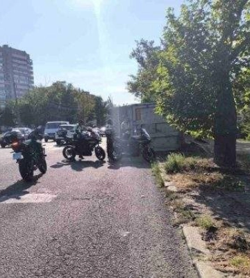На перехресті у Миколаєві перекинулась вантажівка