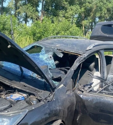 На Сумщині окупанти атакували безпілотником автомобіль цивільних – поранено жінку