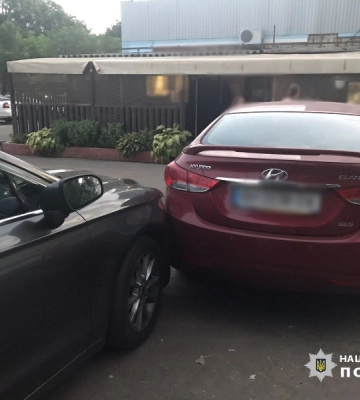 В Одесі водійка автомобіля збила двох підлітків на самокаті