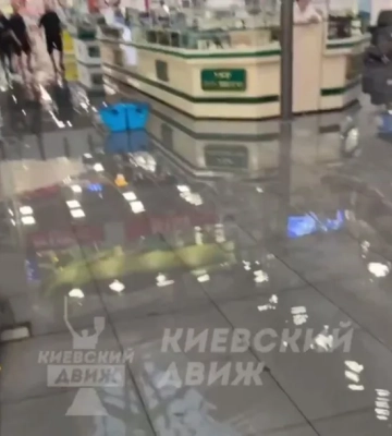 Непогода в столице: ТЦ Магелан подтопило, а улицы ушли под воду