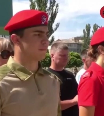 В Мелитополе оккупанты изуродовали советским муралом фасад самой современной школы (видео)