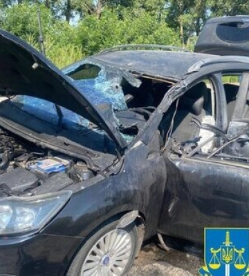 Окупанти атакували безпілотником автомобіль цивільних на Сумщині, поранено жінку. ФОТО