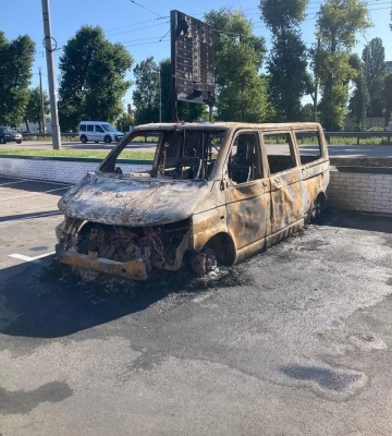 У Києві підпалили автомобіль медичної служби третьої штурмової бригади
