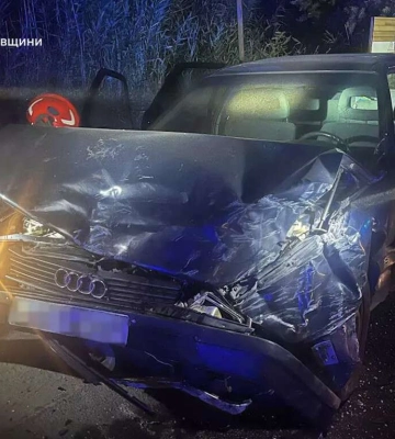 У Дніпрі з легковика рятувальники діставали травмованих внаслідок ДТП пасажирів