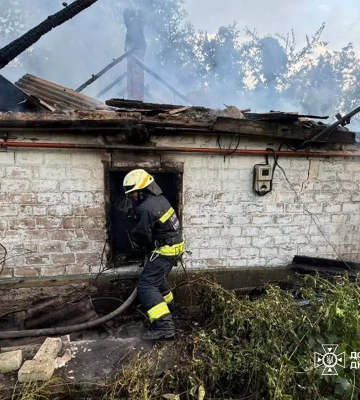 У Дніпрі на пожежі в будинку постраждали двоє дівчаток