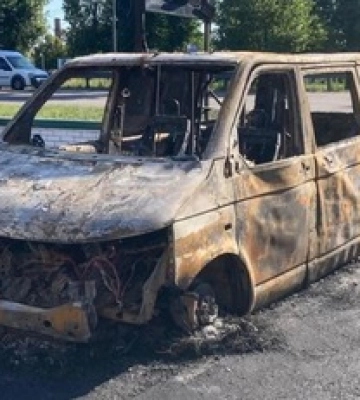 В Киеве трое неизвестных сожгли авто для эвакуации раненых