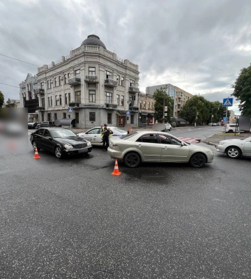 У Черкасах на перехресті сталася аварія: на обох водіїв склали протокол