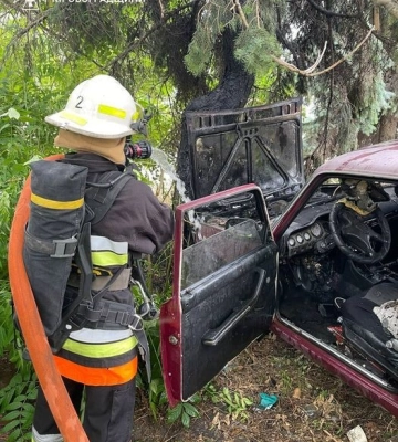 У Кропивницькому горів автомобіль ВАЗ