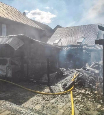 Хустські та тячівські вогнеборці вберегли від знищення житлові будинки господарів та сусідів