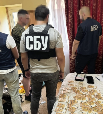На Закарпатті СБУ затримала прикордонника, який під час війни сприяв незаконному переправленню до Євросоюзу підакцизних товарів