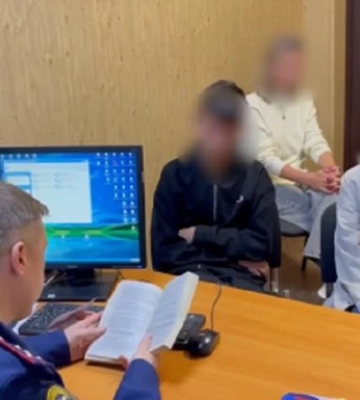 В РФ арестовали восьмерых подростков за попытку поджога релейных шкафов