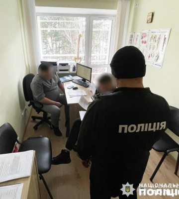 Фіктивна інвалідність як бізнес: у Житомирі завершено розслідування корупційної оборудки лікаря та його спільника