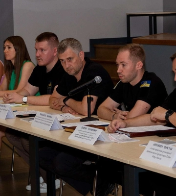 Як протидіяти торгівлі людьми: у Запоріжжі провели круглий стіл