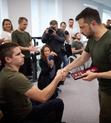 Президент України відвідав шпиталь, де на Рівненщині лікуються воїни (ВІДЕО)