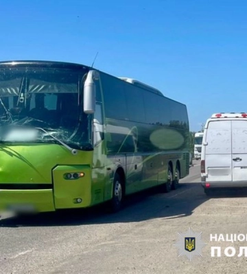 На трасі в Одеській області рейсовий автобус потрапив у ДТП