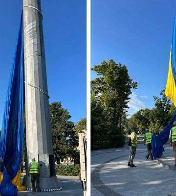 Великий прапор України повернули в Харкові на флагшток 