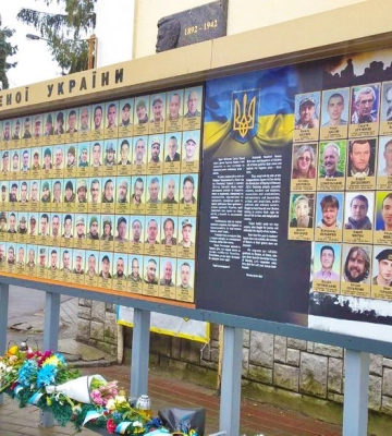 У Луцьку відремонтують фотостенд пам'яті загиблих за Україну. Що зміниться