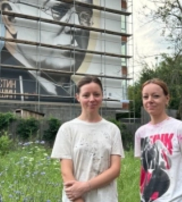 Франківські художниці створюють в Ужгороді мурал, присвячений президенту Карпатської України Августину Волошину. ФОТО
