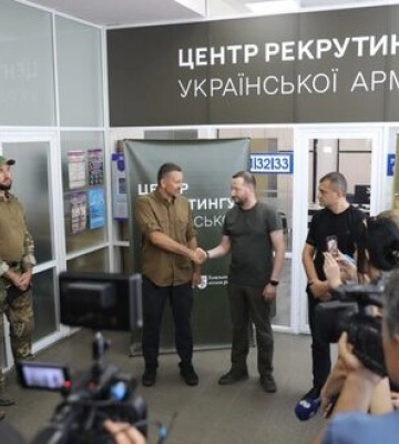 У Хмельницькому запрацював перший центр рекрутингу української армії