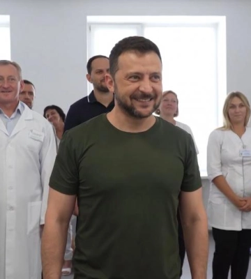 Спілкувався з військовими та вручав нагороди: Рівненщину відвідав Володимир Зеленський (ВІДЕО)
