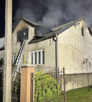 15 рятувальників і 4 одиниці техніки працювали над ліквідацією нічної пожежі на території приватного обійстя в хустському селищі&amp;hellip;