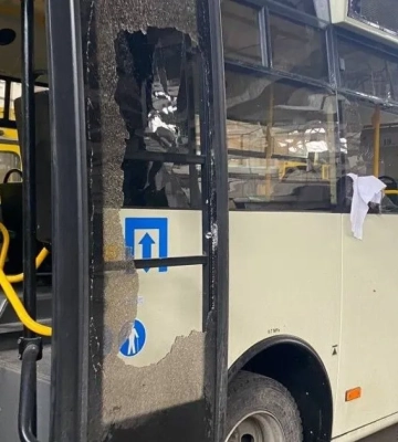 Окупанти атакували дроном громадський транспорт у Херсоні, пошкоджено 2 автобуси - МВА