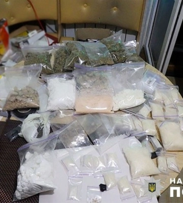 19-річний молодик, який збував психотропи у столиці, засуджений до 3-х років ув’язнення з конфіскацією майна