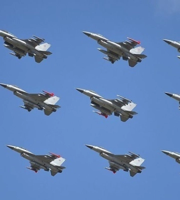 Перші літаки F-16 прибули в Україну - Bloomberg