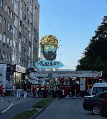 Вимагає перевести 100 тис. гривень: у Львові 20-річний чоловік погрожує підірвати квартиру