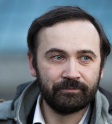 Под Киевом обломки дрона попали в дом российского оппозиционера Пономарева – СМИ