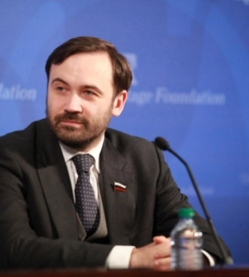У будинок російського опозиціонера Пономарьова під Києвом влучив дрон: політик отримав численні поранення. Фото